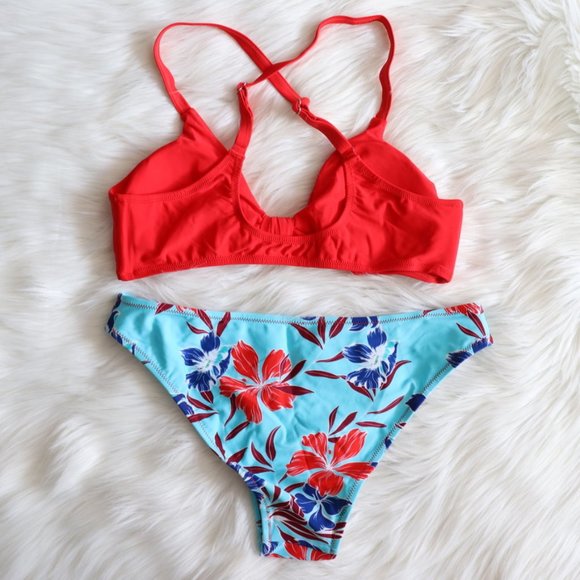 Red & Floral Textured Sporty Bikini - Picture 6 of 9